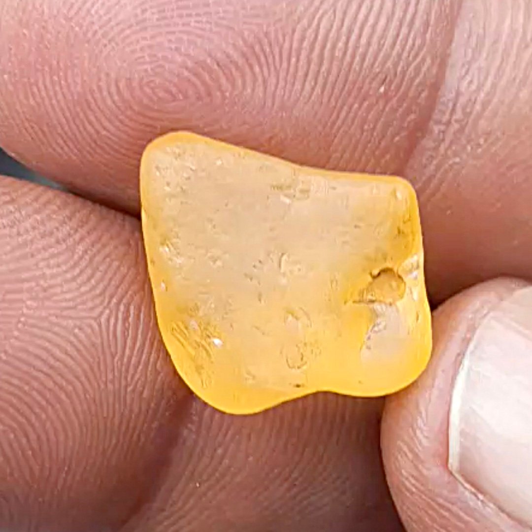 Natural Yellow Sapphire Rough Gemstone 21.17 Ct | After Cut Weight 11.00 Ct or above | Golden Colour | Ceylon | CB 0412